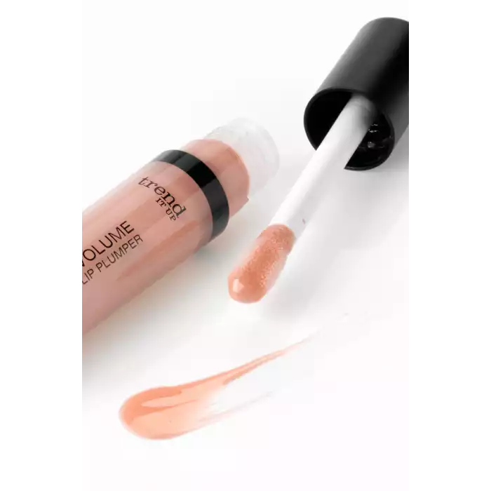 Give your lips shiny extra volume! The High Volume Lip Plumper conjures up visually fuller lips in no time. The mint-menthol taste also gives you a natural freshness. Skin compatibility dermatologically approved. | Veela Beauty Give your lips shiny extra volume | فييلا بيوتي