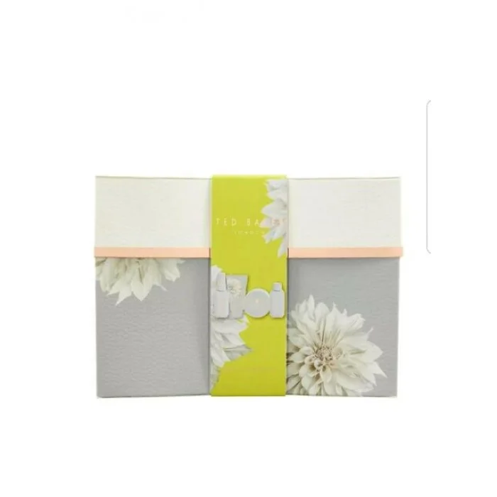 Ted Baker Pretty Harmony Set. Unwind with this splendid set of Pretty Harmony minis, including Body Wash, Body Soufflé, Bubble Bath, and Body Spray. This gift indulgently blends notes of juicy green apple and delicate w | Veela Beauty Ted Baker Pretty Harmony Set | فييلا بيوتي
