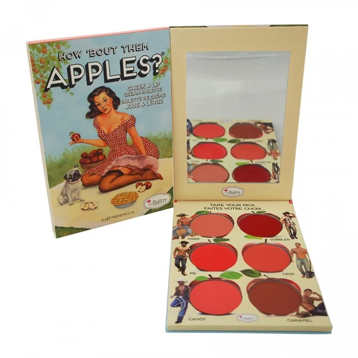 لوحة The Balm How Bout Them Apples هنا لتجعلك تبدين خالية من العيوب. تحتوي اللوحة على درجات مختلفة من التفاح لتمنحك بشرة ناعمة وطبيعية. استخدمي هذا الكريم متعدد الوظائف لتطبيقه على خديك وشفتيك والحصول على لمعان مثل التفا | فييلا بيوتي ذا بالم باليت بلاشر وروج