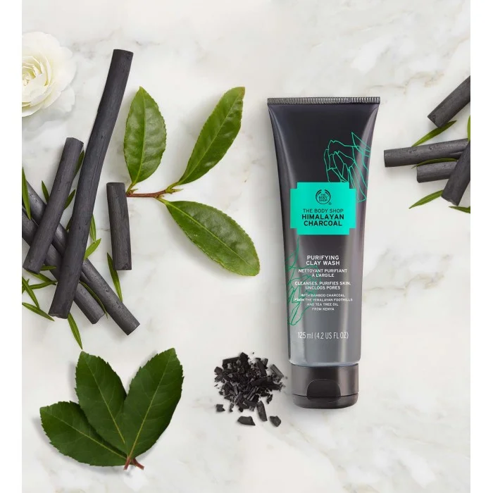 Purify your skin with our 100% vegetarian, invigoratingly scented Himalayan Charcoal Purifying Clay Wash. Formulated with bamboo charcoal from the Himalayan foothills, kaolin clay, and Community Fair Trade tea tree oil f | Veela Beauty Purify your skin with our 100% vegetarian, invigoratingly
