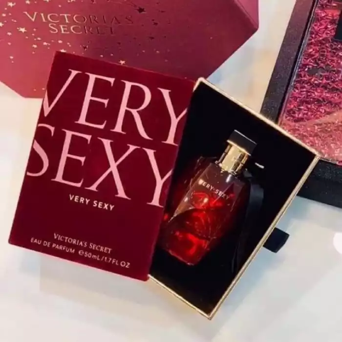 Glamorous and luxe, Very Sexy is a deep, woody slow-burn that lingers. The fragrance is bold from the start, with juicy clementine and tart wild blackberry wrapped in the sultry warmth of creamy woods and soft vanilla or | Veela Beauty Glamorous and luxe, Very Sexy is a deep, woody slow-burn