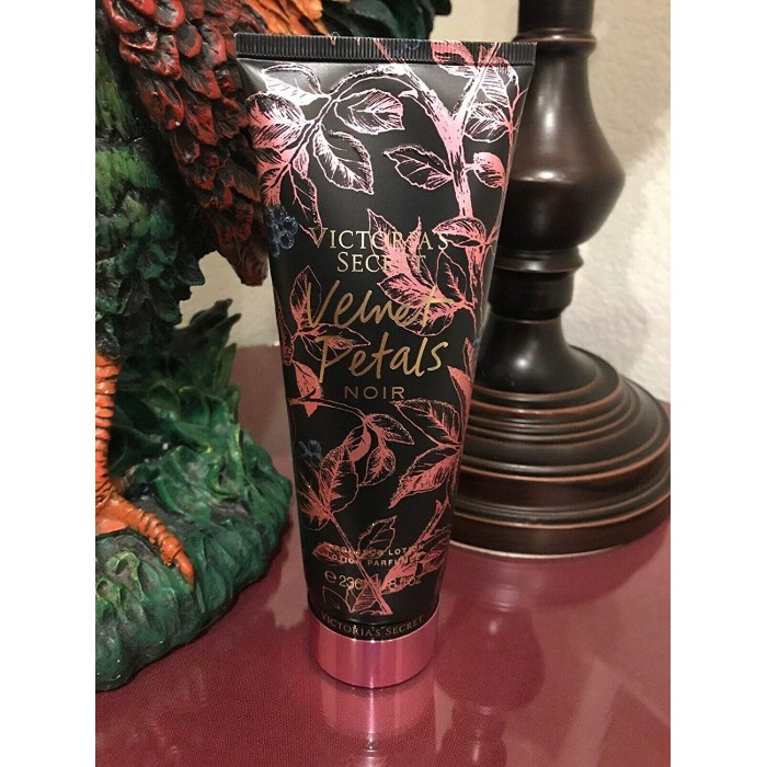 Get decadent. A rich, intense twist gives a dark edge to your favorite scents. Smooth on the lotion, then finish with Mist for a longer-lasting fragrance experience. | Veela Beauty Get decadent | فييلا بيوتي
