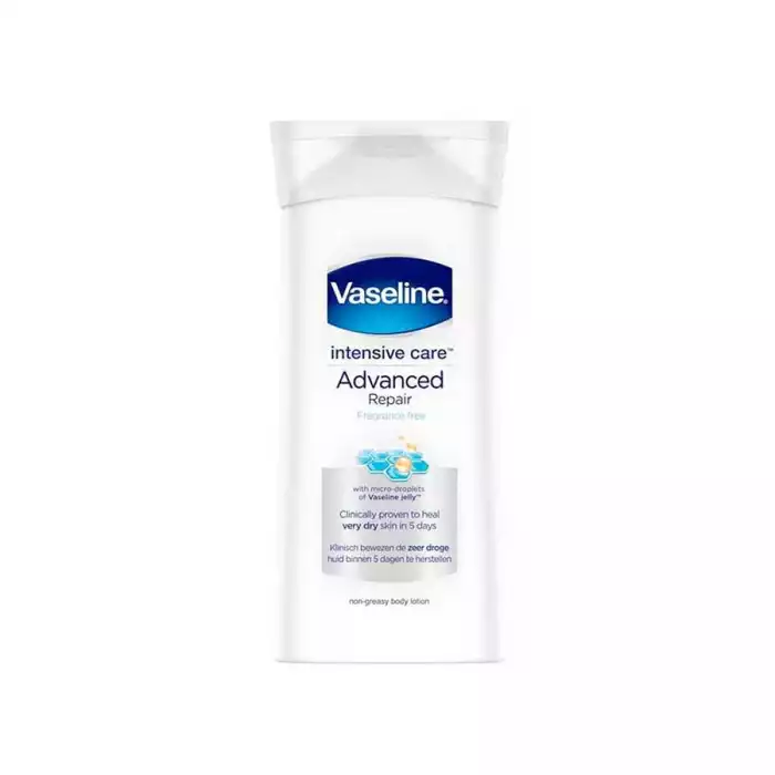 يرطب لوشن الجسم Vaseline® Intensive Care ™ Advanced Repair المرطب المعطر بعمق لتهدئة البشرة الجافة وتركها ناعمة الملمس. لوشن ترطيب خفيف وسريع الامتصاص مع ملمس غير دهني. استخدم لوشن أو كريم Vaseline® يوميًا للحصول على عنا | فييلا بيوتي يرطب لوشن الجسم Vaseline® Intensive Care ™