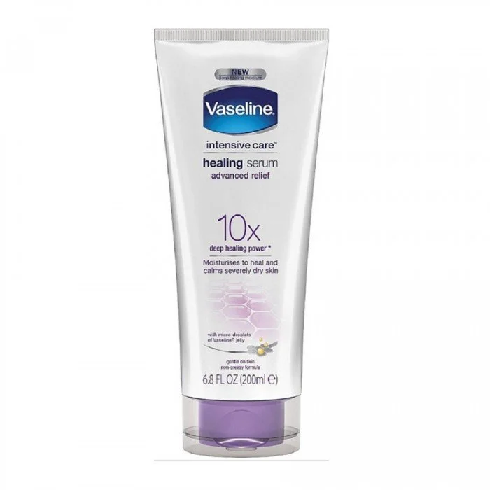 لوشن Vaseline Intensive Care Radiance Restore Body Serum هو أول مصل للجسم لدينا لعكس تلف الجلد الجاف.لوشن سيروم الفازلين يرطب لشفاء البشرة الخشنة.تركيبة من زبدة الكاكاو النقية لإظهار إشراق البشرة. | فييلا بيوتي لوشن Vaseline Intensive Care Radiance Restore Body