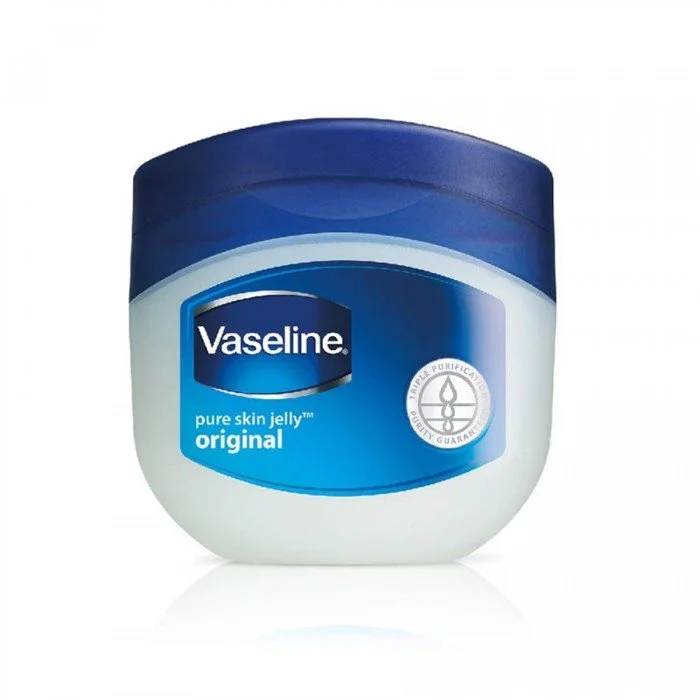 Vaseline Original Pure Skin Jelly 7g.helps smooth, moisturize and remove my scaly and itchy psoriasis. With constant use, it helps calm the redness on my skin.Hope Vaseline creates something to get rid of psoriasis com | Veela Beauty Vaseline Original Pure Skin Jelly 7g | فييلا